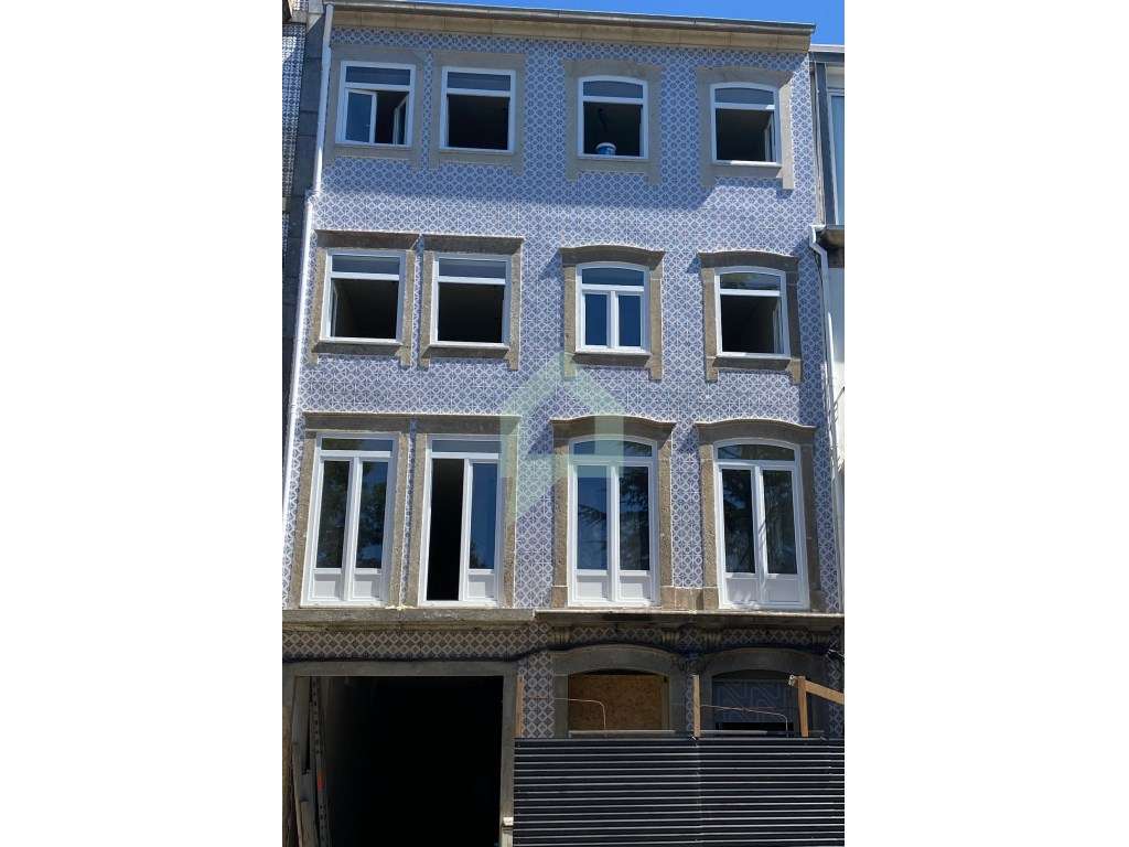 Loja na Avenida Central, em Braga. - Grande imagem: 5/5