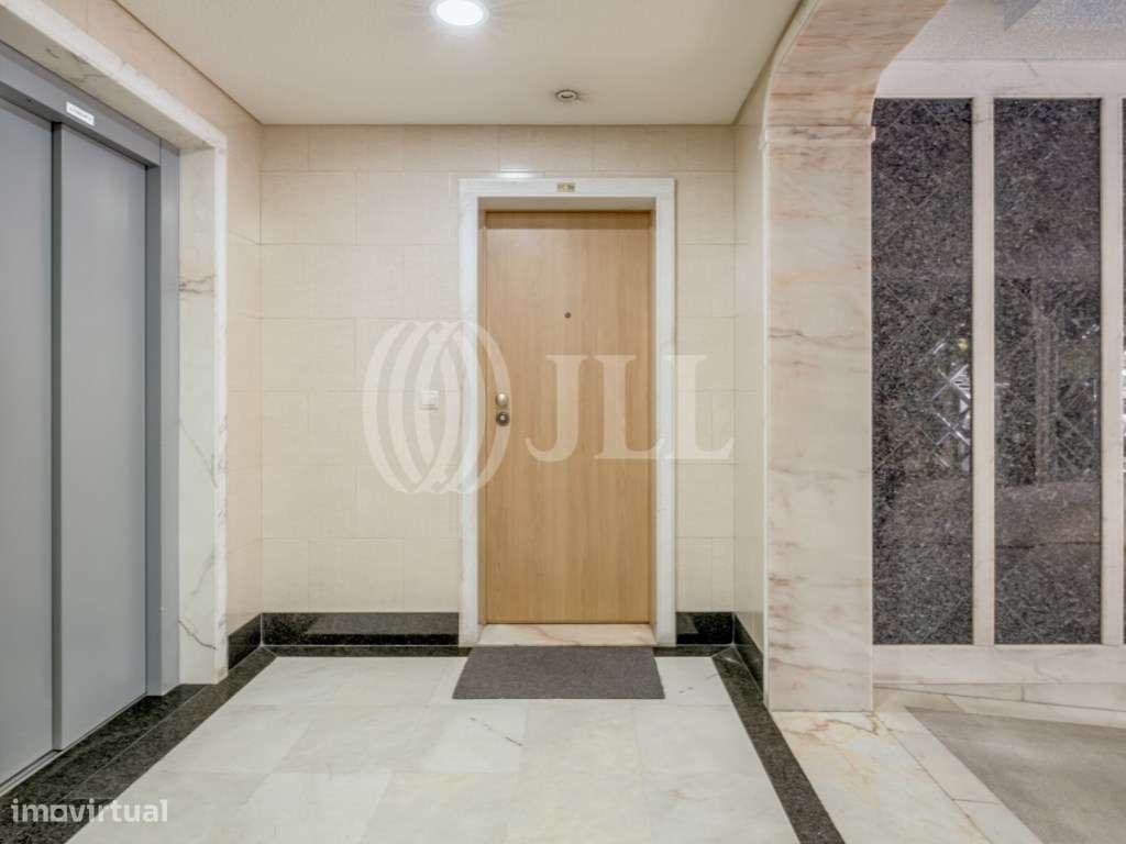 Apartamento T4, com terraço e estacionamento, em Lisboa-27