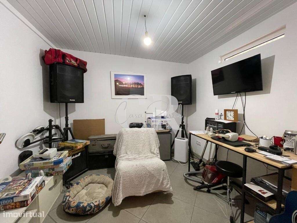 Casa de 4 quartas renovada com terreno em Vila Nova de Poiares-21