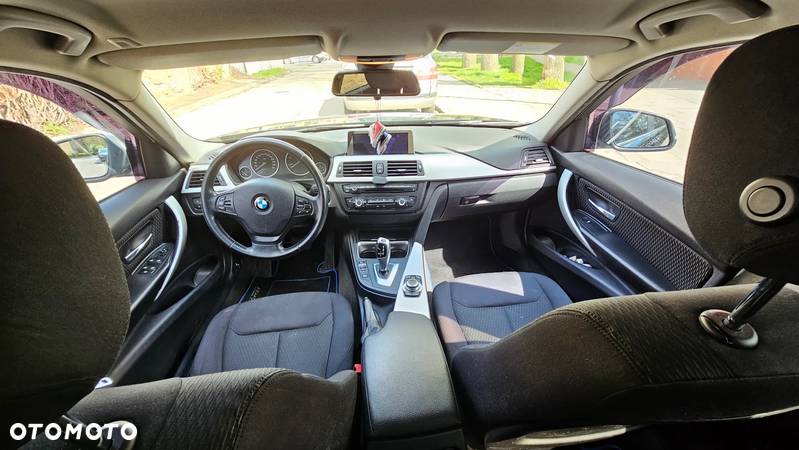 BMW Seria 3 320d DPF Touring Edition Lifestyle - 21