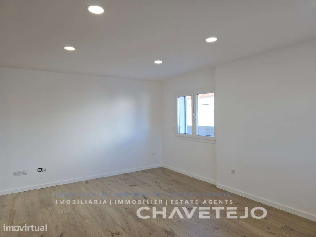 Moradia T4 Moderna c/ Garagem, estilo e Conforto a um Passo de Tomar-3