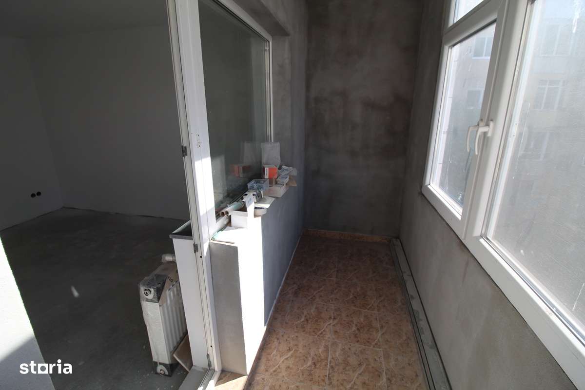 Vând apartament 4 camere în Hunedoara, zona Micro5-Dornica, etaj 2...-8