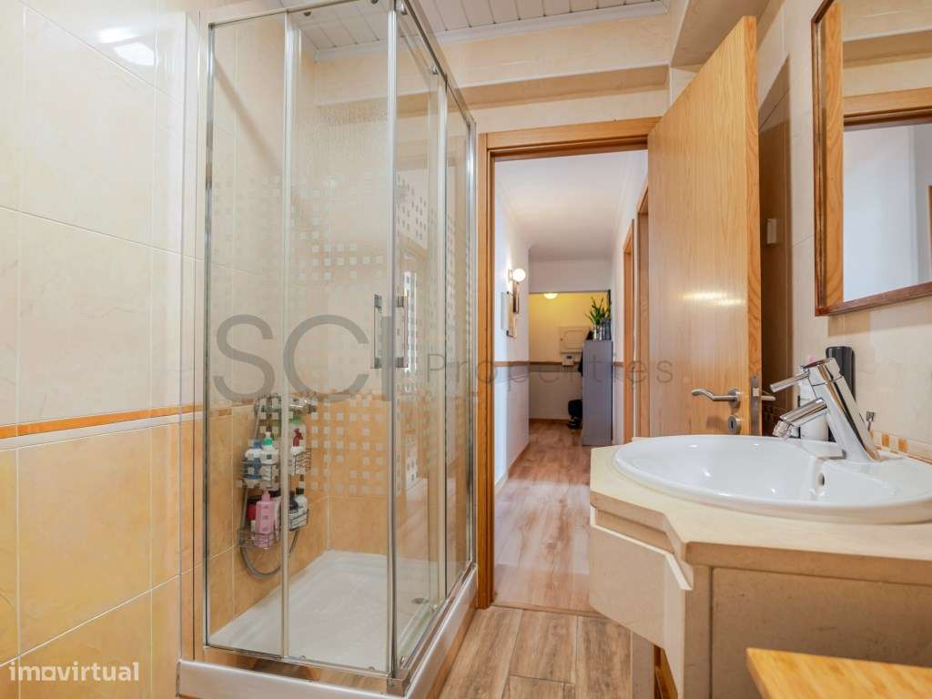 Apartamento T2 Totalmente Remodelado com Elevador - Barreiro-31