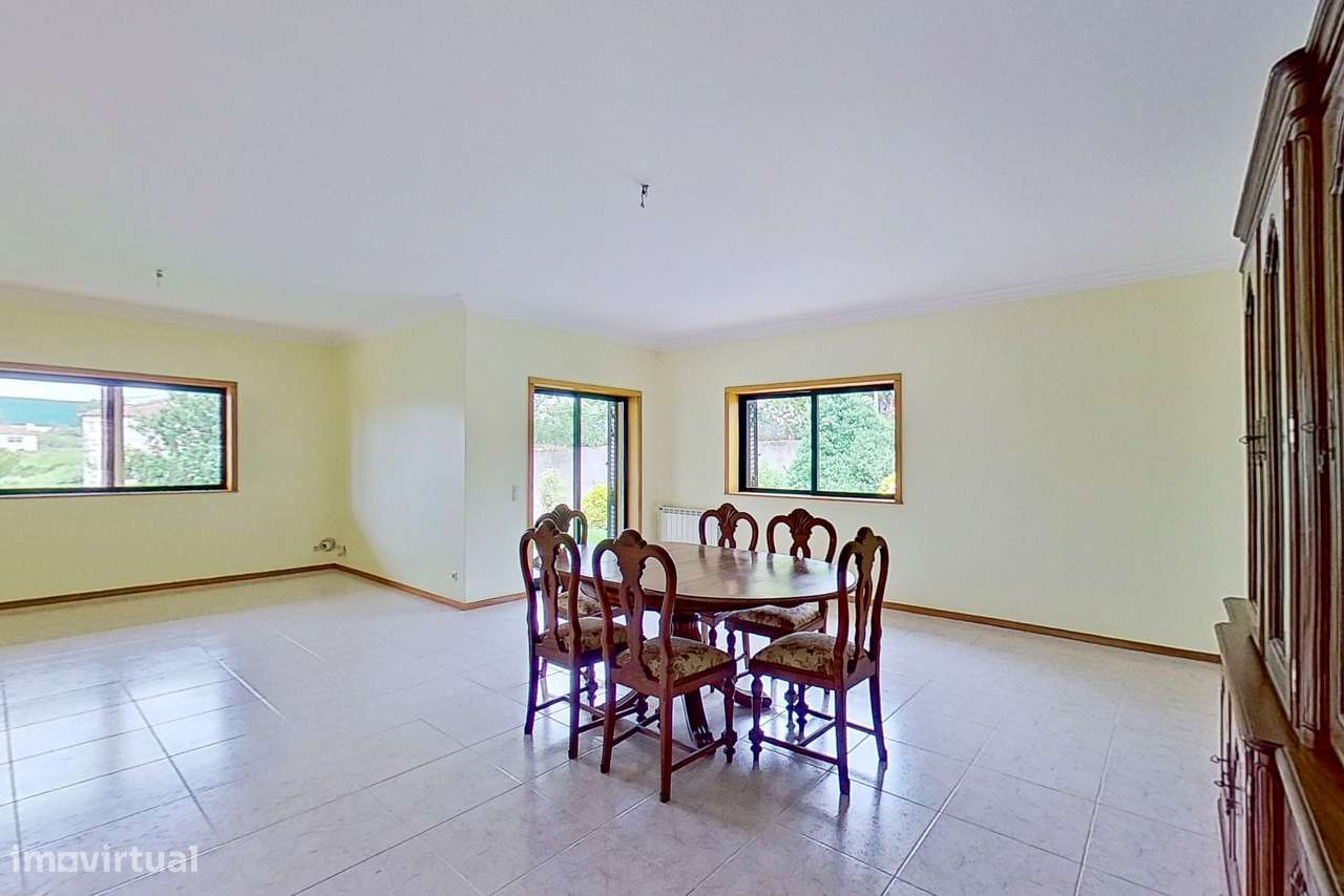 Moradia T4 Independente + T0 em Lago, Amares - Oportunidade Única!-16