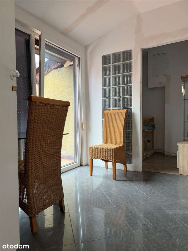 Dom z lokalami handlowymi - centrum Pyskowic.-8