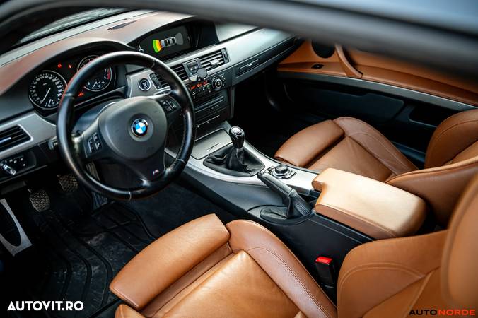 BMW Seria 3 330i xDrive Coupe - 13