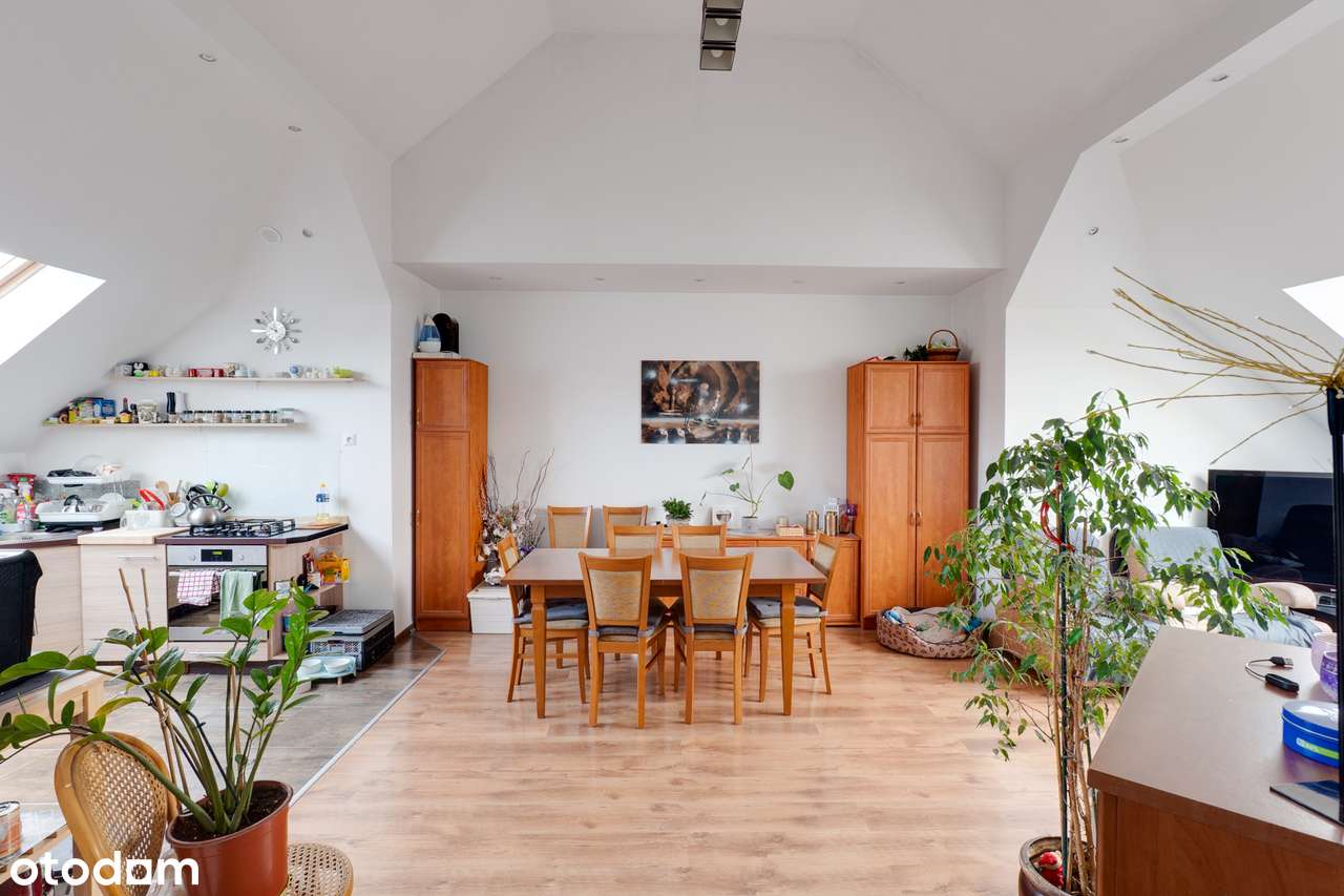 Miejsce na garderobę. Wysoki salon 6m. Możliwość zamiany na dom