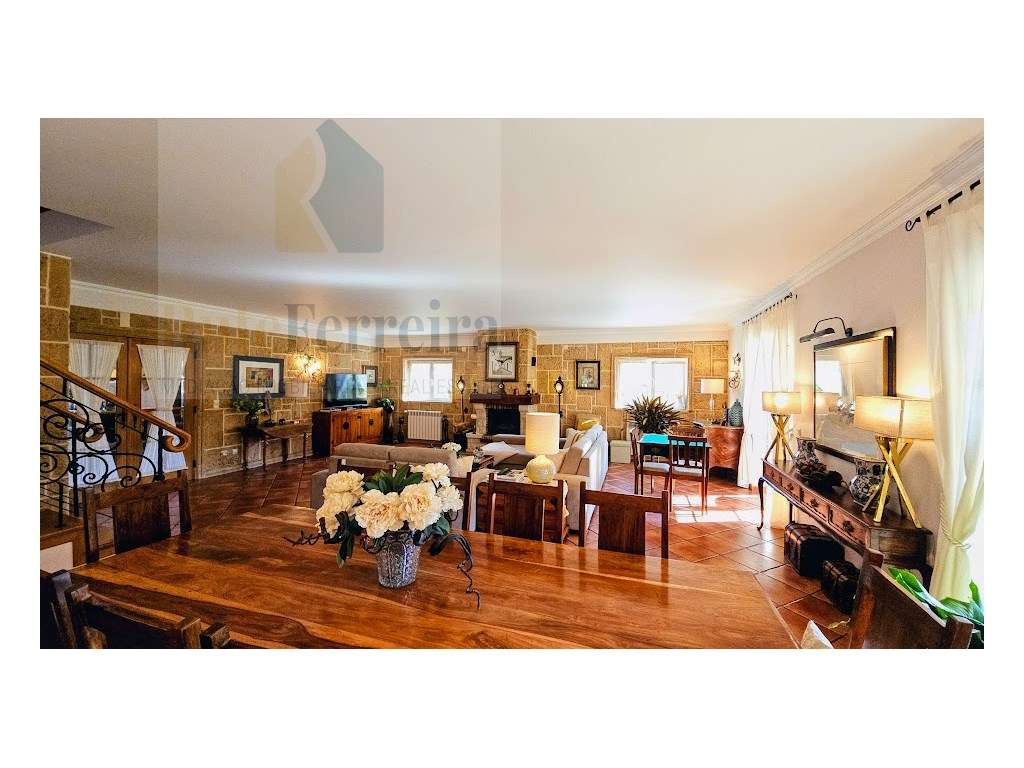 Moradia Isolada com amplo espaço exterior !!-16