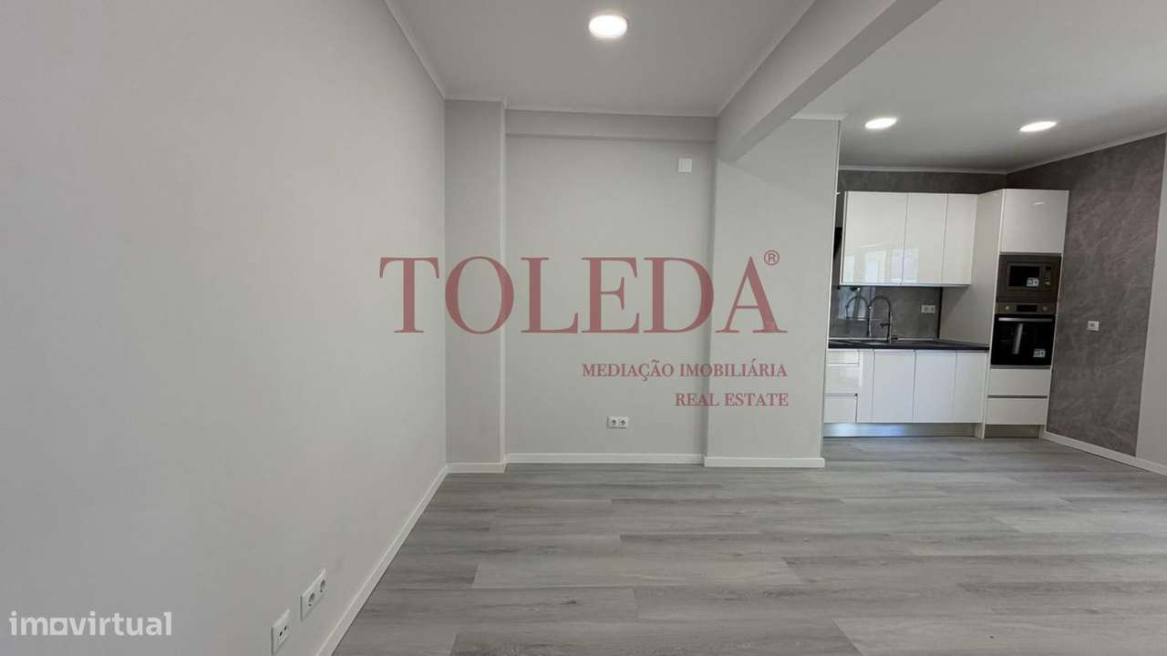 T1 no Centro da Amadora Remodelado-23
