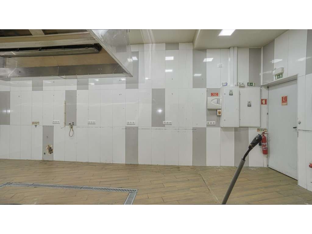 Loja no Centro de Lisboa | 265 m² | Sem Trespasse-8