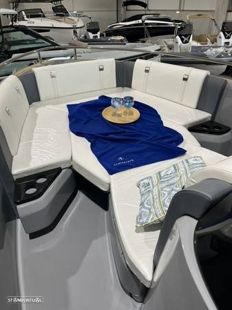 Invictus Yachts TT 280 - 9