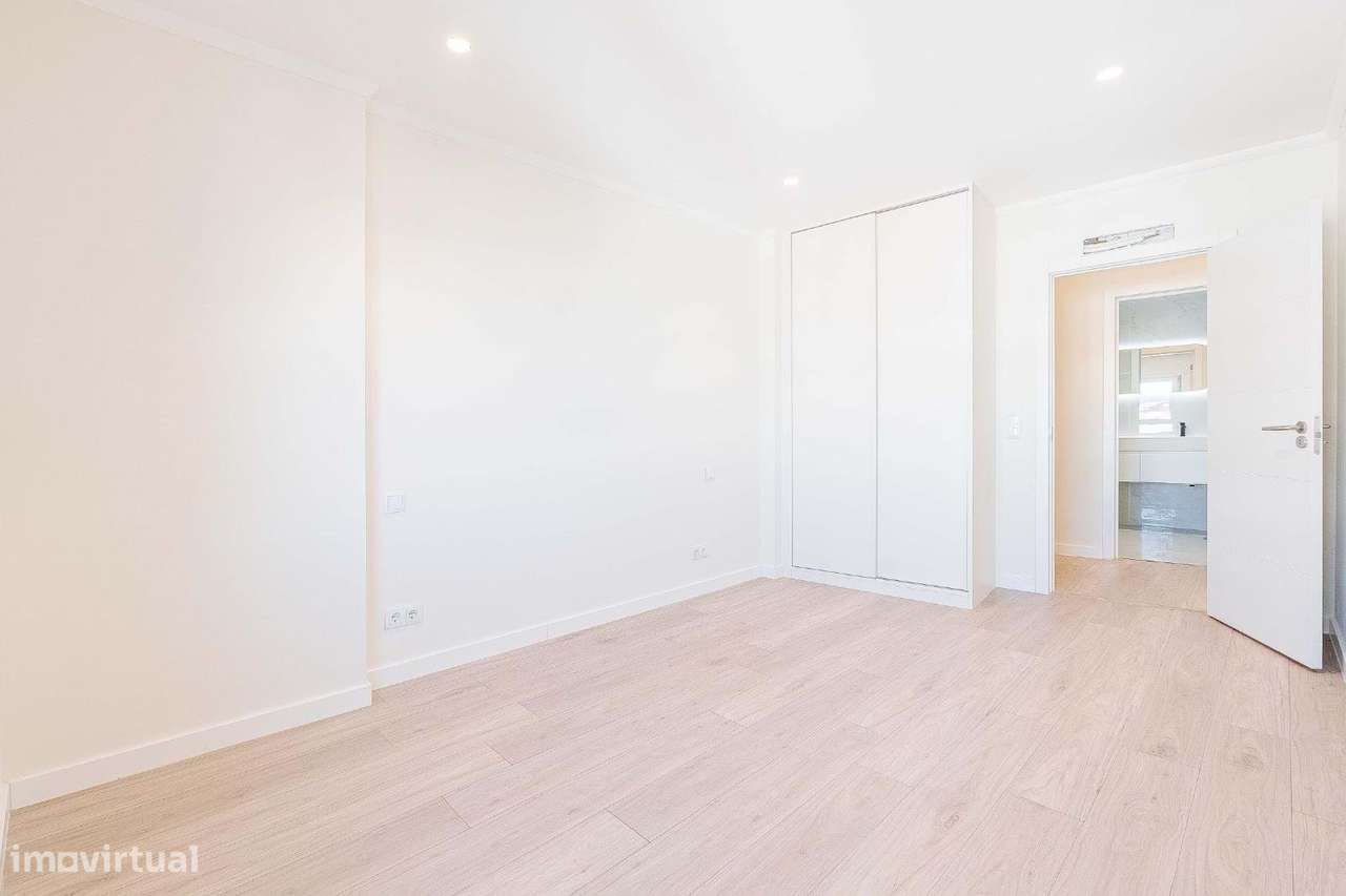 T4 Premium | 172 m² | Acabamentos de Luxo | 9.º Andar | Massamá – A Me-7