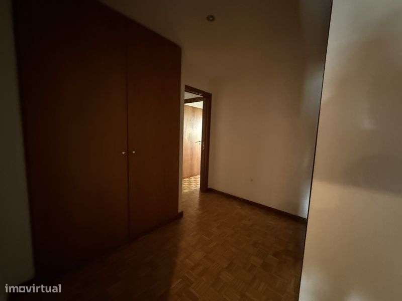 Vende-se T4 na Urbanização Encosta do Douro - Grande imagem: 5/10