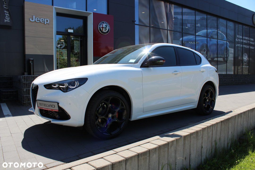 Alfa Romeo Stelvio - 1