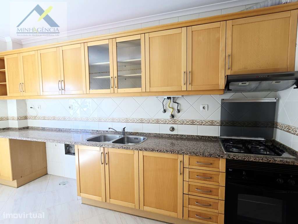 Apartamento T2 com arrecadação no Bairro Afonso Costa em Setúbal-3