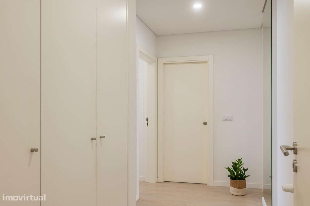 T2 Moderno (2020) com Box para 2 Carros na Urb Casas do Lago,...-19