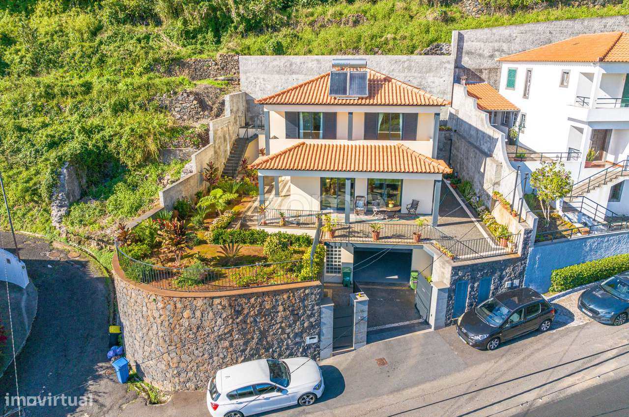 Moradia T3+1 de Luxo com Vista Mar a Apenas 5 Minutos do Funchal! - Grande imagem: 3/58