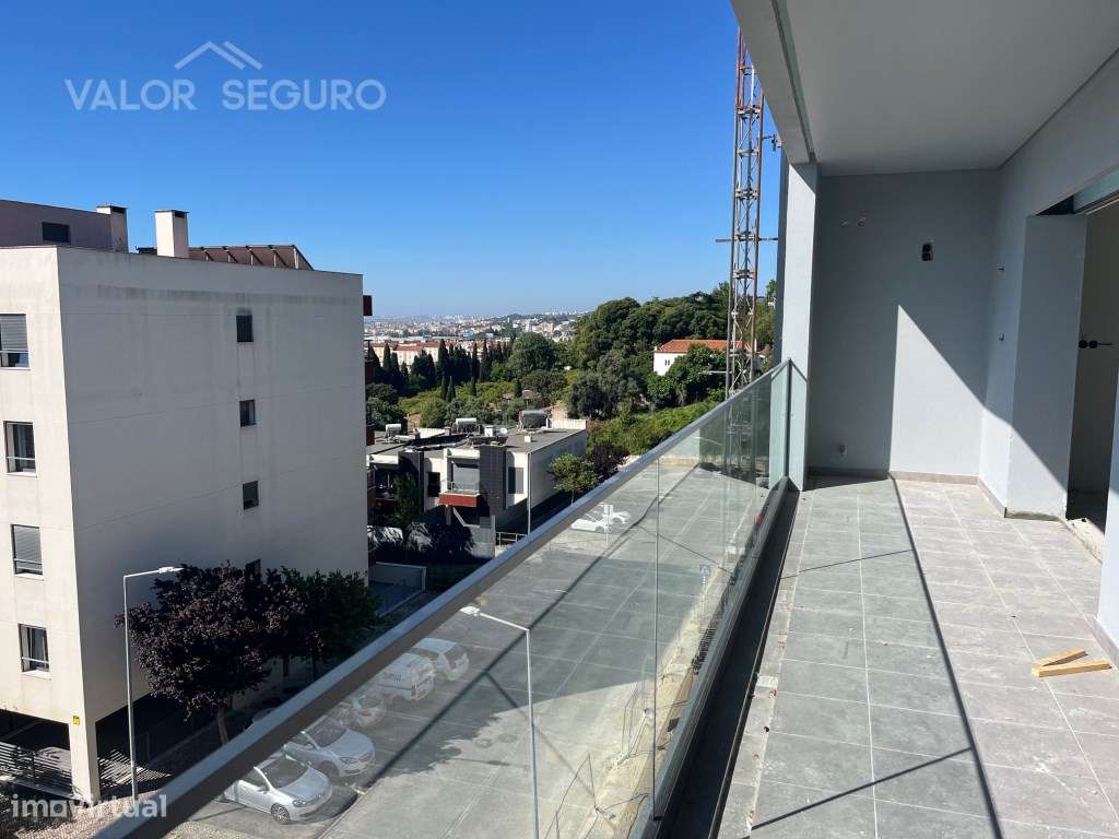 Apartamento T3 novo com garagem 2 viaturas no Sobralinho-23