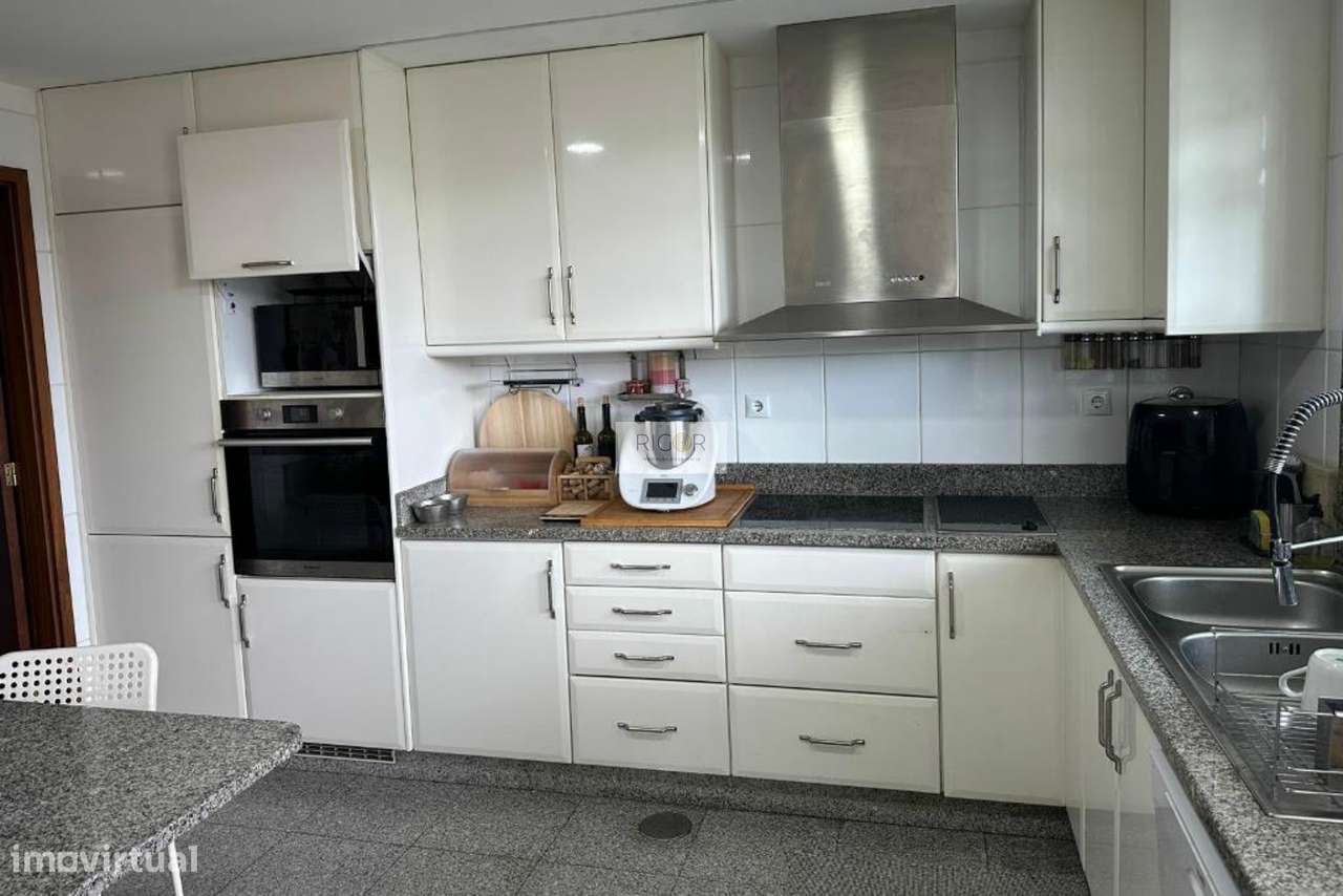 Moradia T4 de 4 frentes na cidade da Maia-9