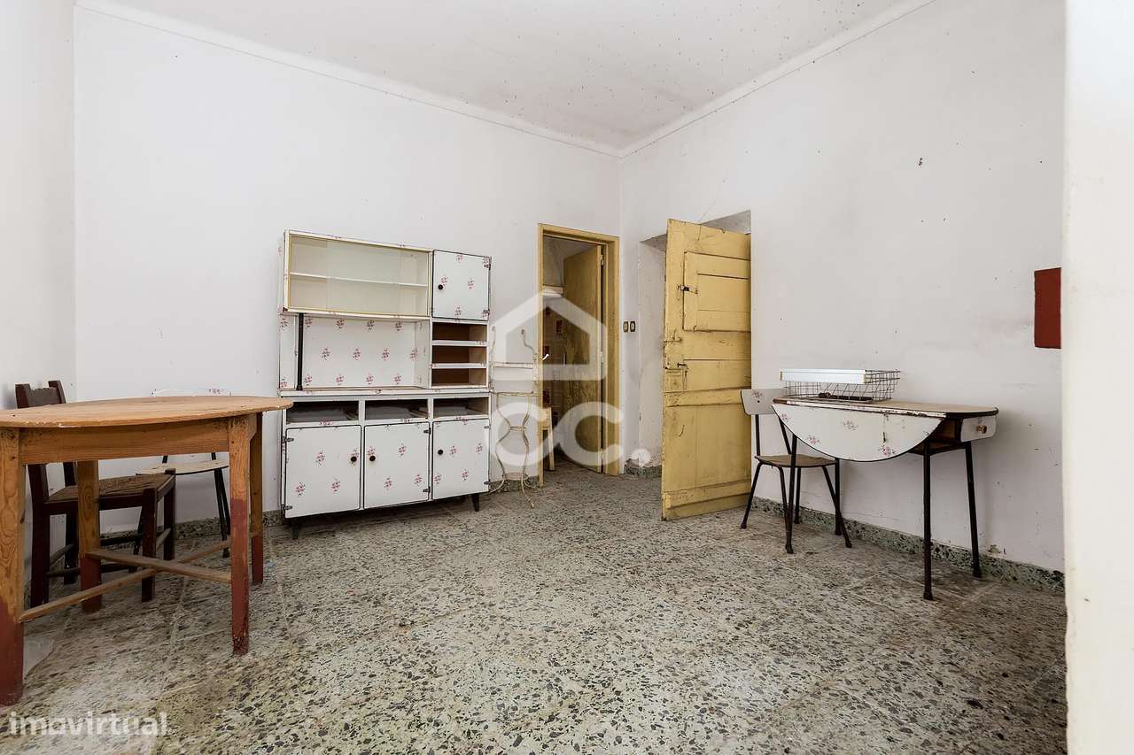 Moradia térrea c/ 311 m² de construção em lote de 1124 m² | Vila de Fr-11