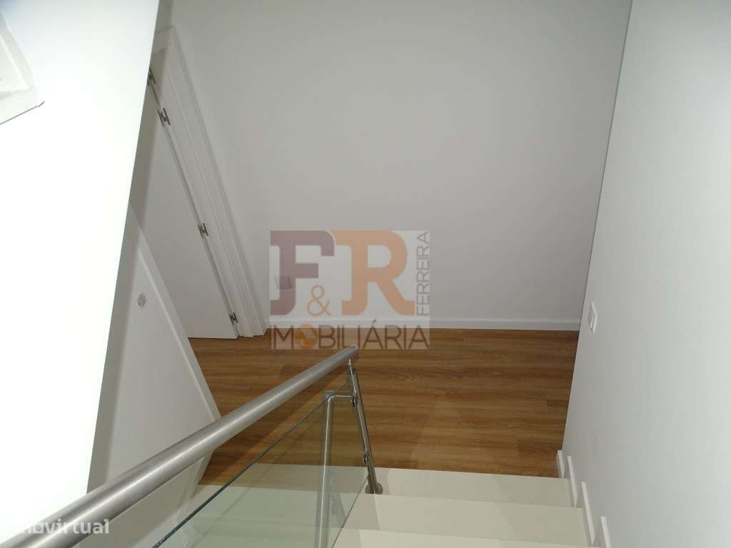 Moradias Geminada DuplexT3 com Pérgola. Pinhal do General. Fernão F...-51