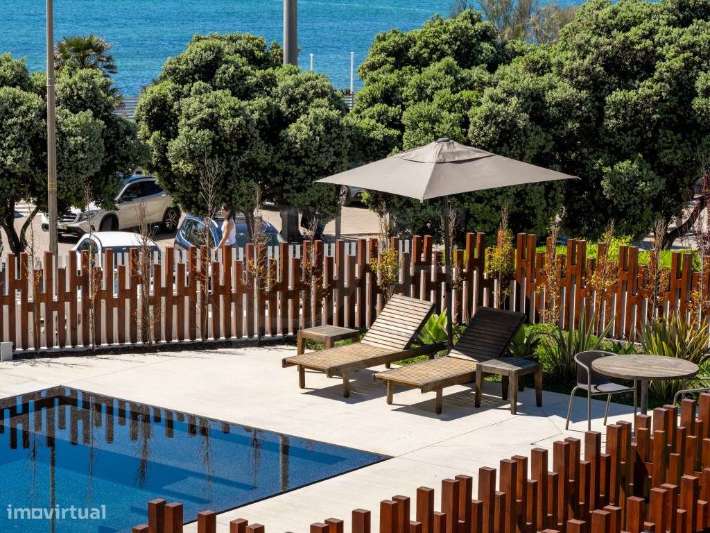 Moradia T3+1 Frente mar no Estoril, com 3 lugares de garagem e piscina-18