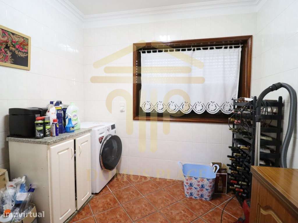 Moradia com Cave, Piscina e Terreno de 1878m² - Lavra
Vendida tota...-41