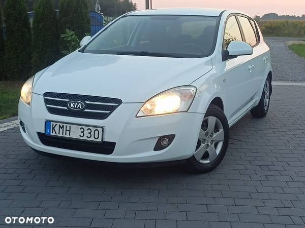 Kia Ceed Cee'd 1.4 L - 12