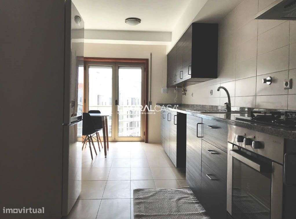 Apartamento T2 com 3 Frentes - Zona do Glícinias - Grande imagem: 4/24