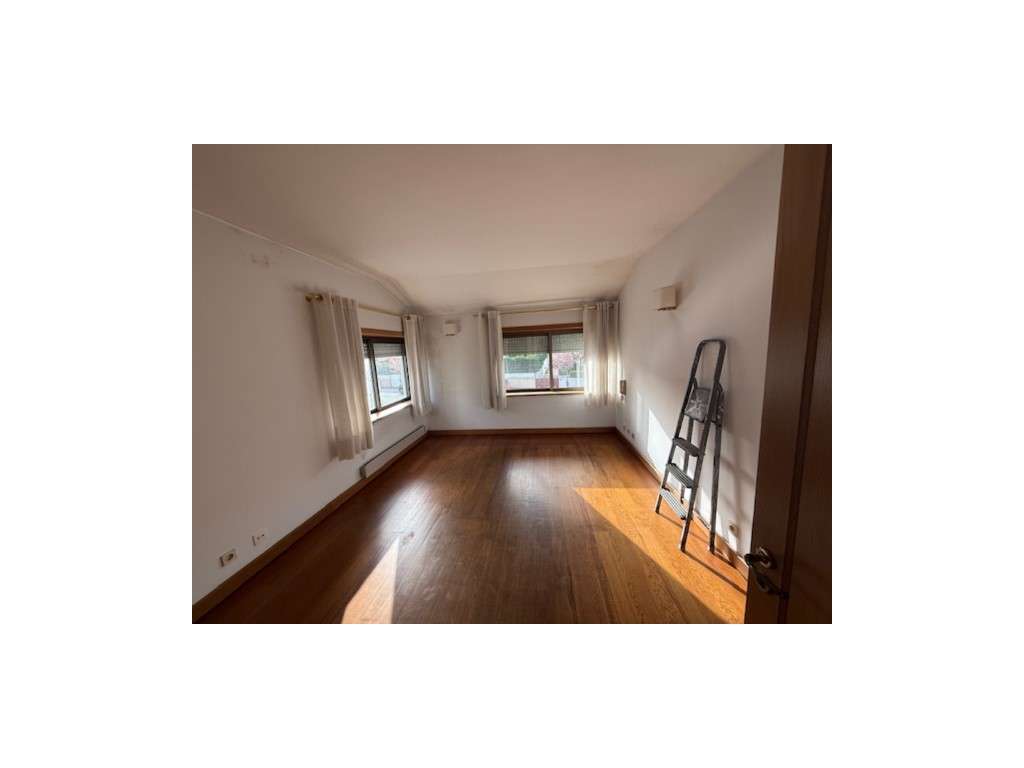 Moradia V3 na Senhora da Hora - Localização Premium!-13