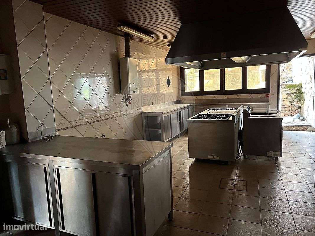 Moradia T4 para venda-9