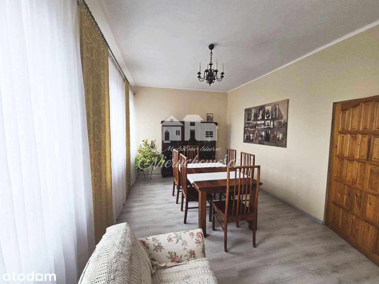 Przestronny dom z ogródkiem i dobrym dojazdem-6