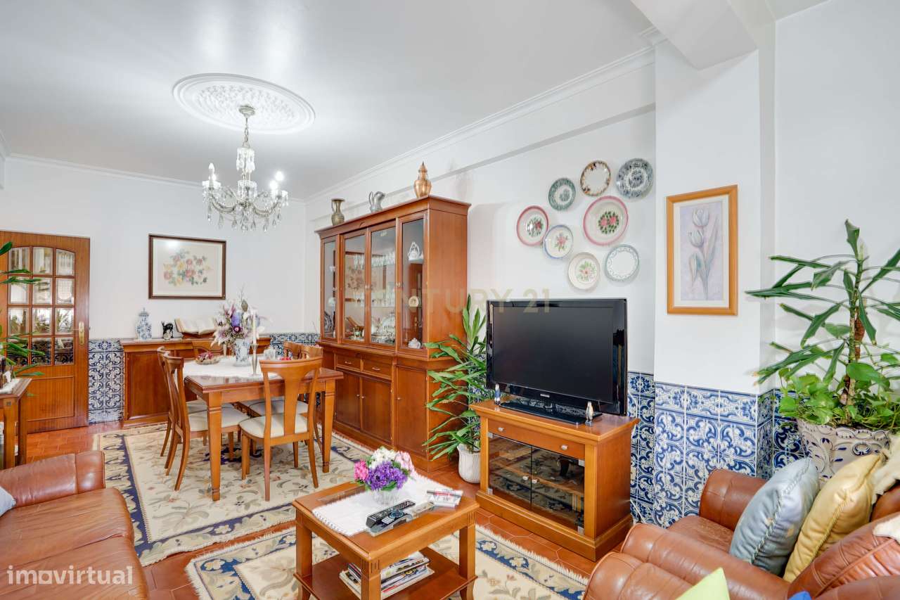 APARTAMENTO T3 COM GARAGEM E ARRECADAÇÃO - CASAL DO CHAPIM - ODIVELAS-8