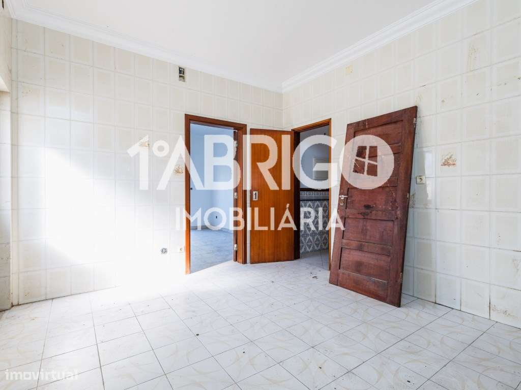 Moradia T4, perto do centro da cidade da Marinha Grande-10