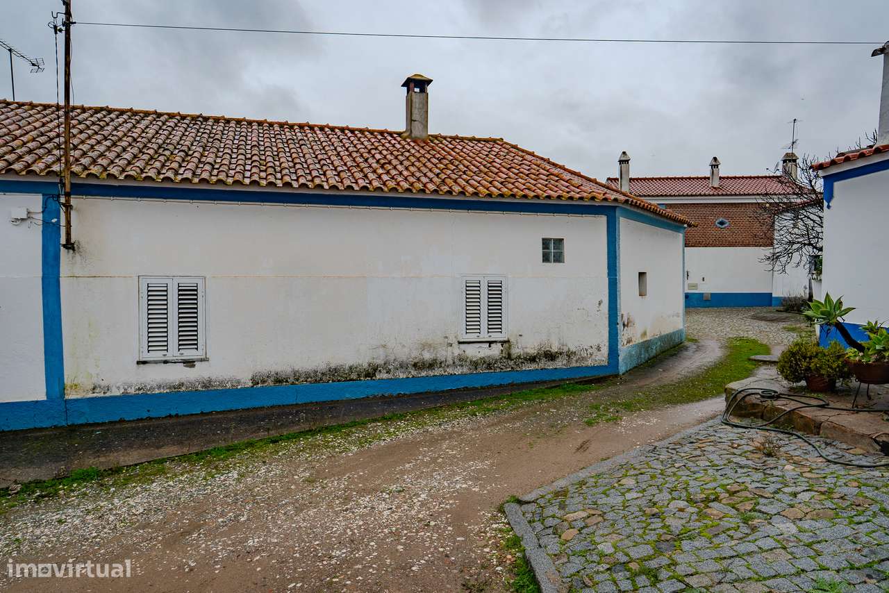 CASA COM QUINTAL | PARA VENDA | FALCOEIRAS-31