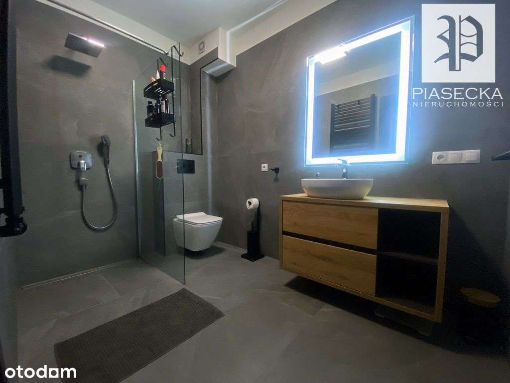 Dom do zamieszkania z tarasem, ogrodem i garażem-4