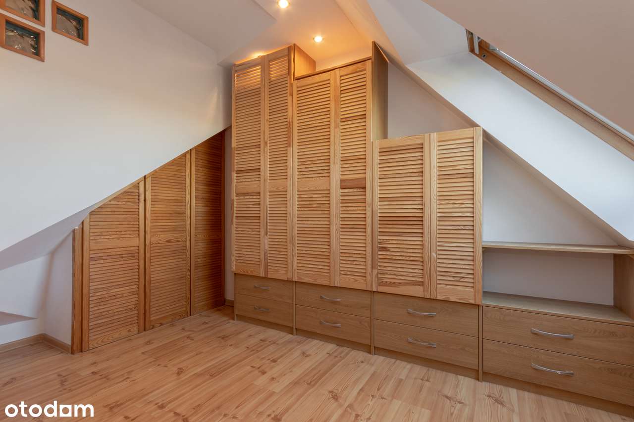 Dwupoziomowe mieszkanie w Mierzynie, garaż, komórka lokatorska w cenie-17