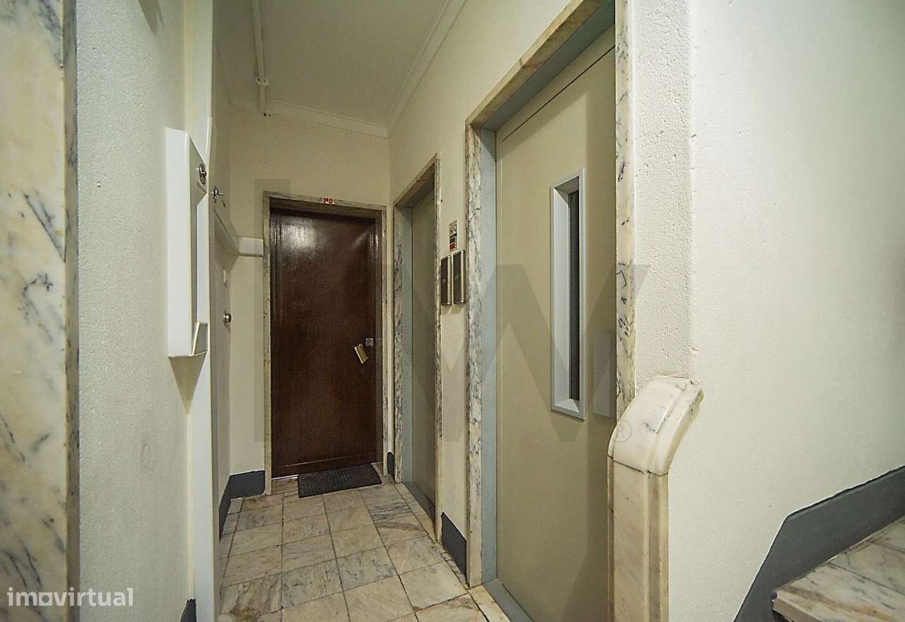 Apartamento T2 para arrendar na Avenida Columbano Bordalo Pinheiro no - Grande imagem: 4/19