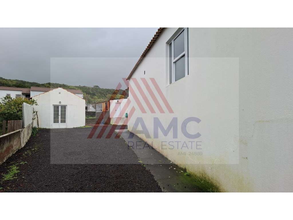 VENDE-SE EXCELENTE MORADIA NA CANDELÁRIA, MADALENA DO PICO-14