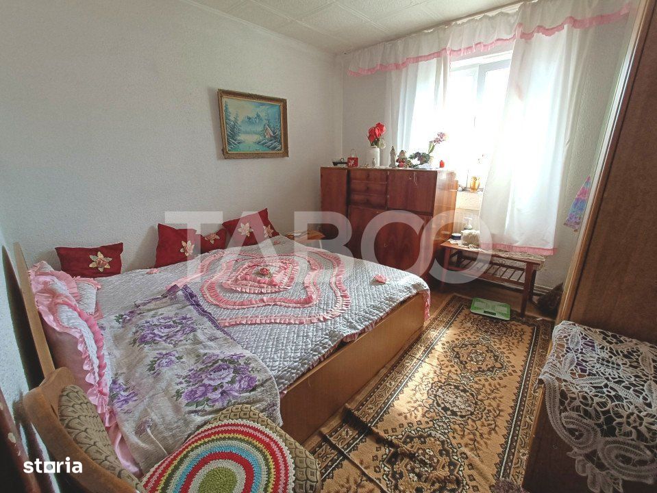 Apartament decomandat cu 2 camere si balcon in zona Vasile Aaron