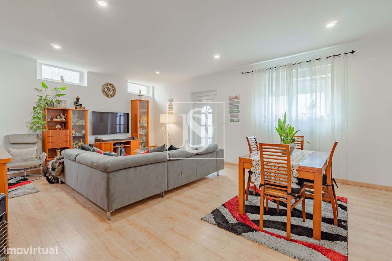 Charmosa Moradia T4 Remodelada com Jardim - Grande imagem: 2/37