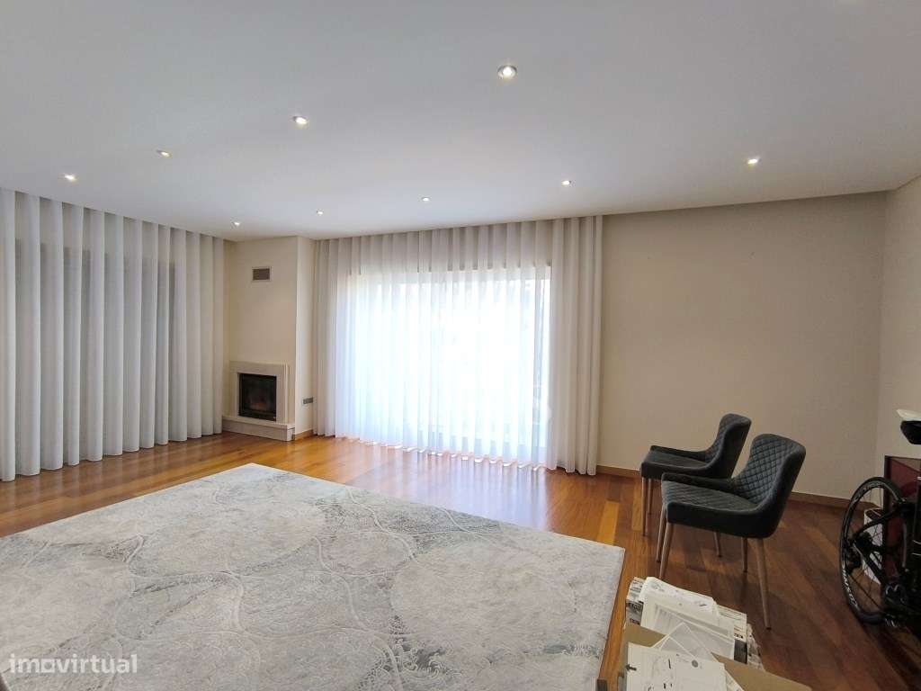 Apartamento T3 em condomínio fechado - Meadela-1