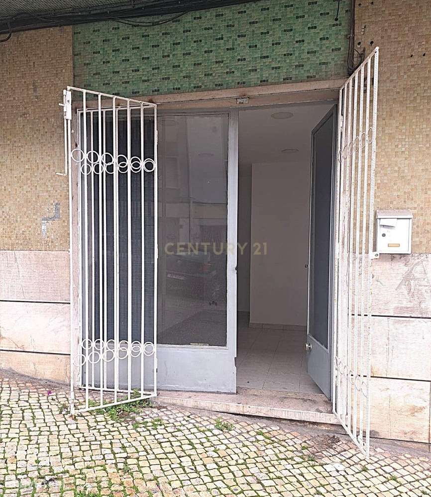 Loja / Estúdio com Excelente Localização em Santa Iria de Azóia - Grande imagem: 5/16