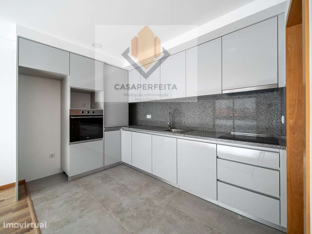 Apartamento T2 Novo com Varanda e Lugar de Garagem - Pedroso-8
