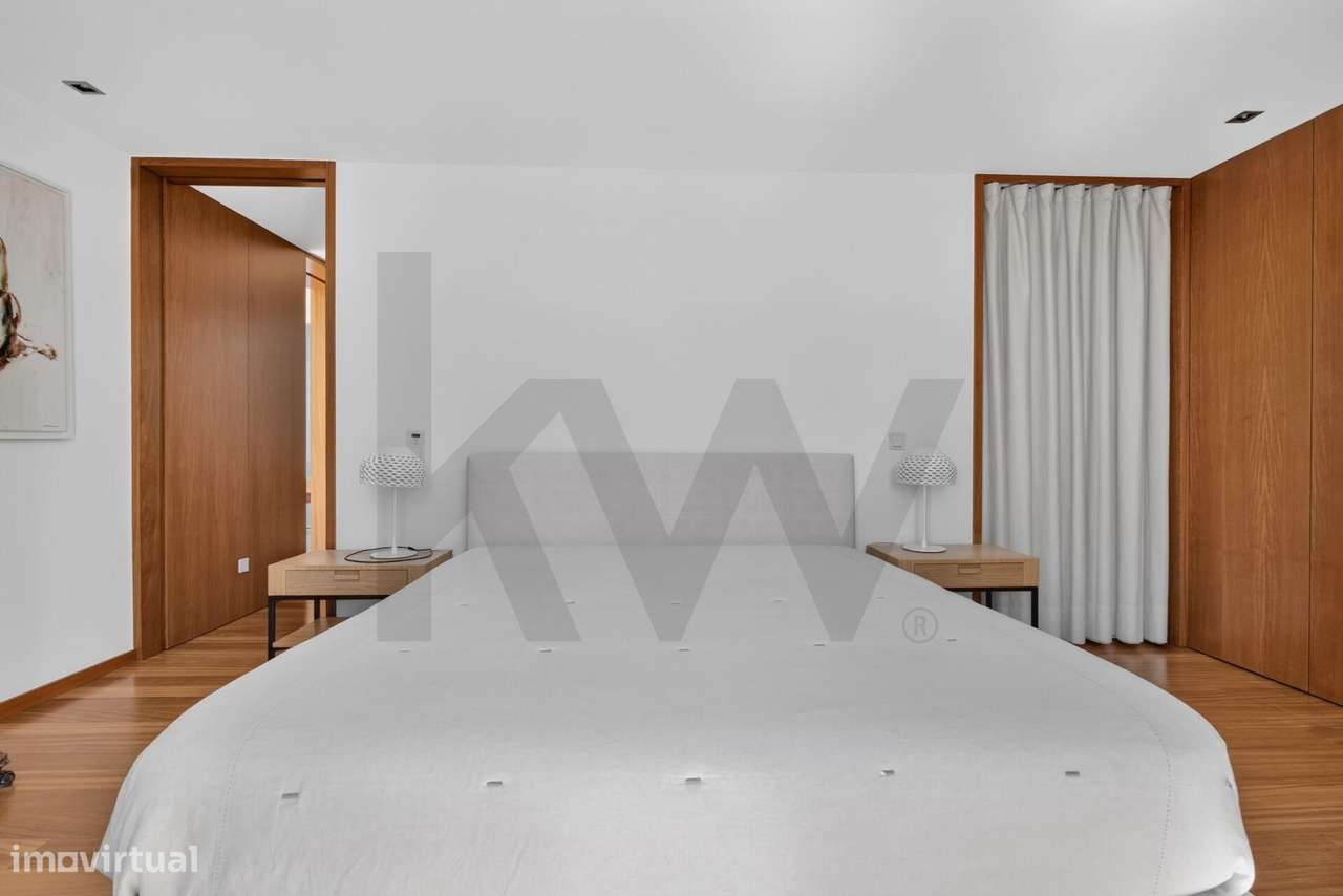Moradia T5 de Luxo com Piscina e Lote de 2.773 m2-33