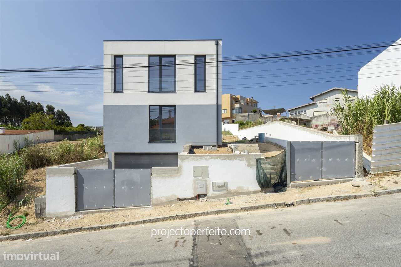 Moradia Geminada T3+1 Venda em São Félix da Marinha,Vila Nova de Gaia-25