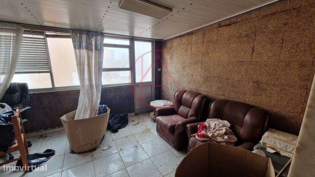 T2/T3 Vila Franca de Xira - P/remodelação total - Grande imagem: 2/14