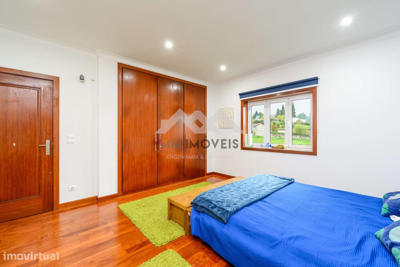 Moradia T5 | 4 Frentes | Jardim| Penafiel - Grande imagem: 4/37