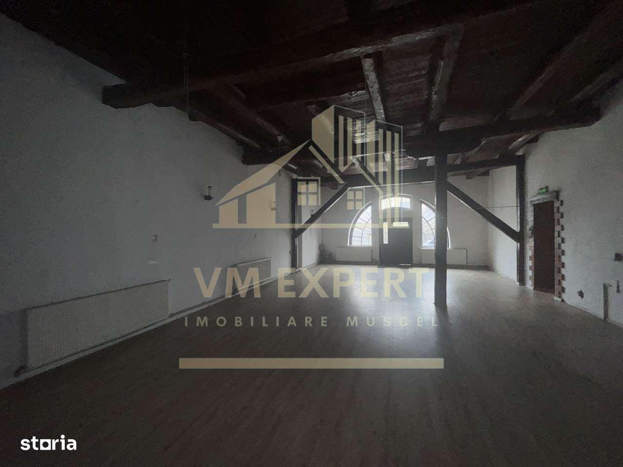 SPATIU COMERCIAL CAMPULUNG ZONA CENTRALA - Imagine principală: 2/17