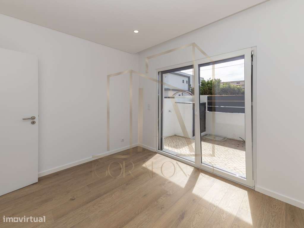 Moradia Geminada T3 com Suíte e Ótimo Espaço Exterior-37